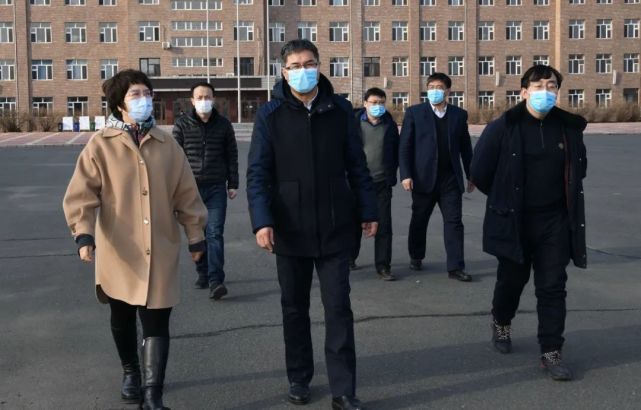 哈尔滨市教育局党委书记,局长何泉率疫情防控督导组到我校视导