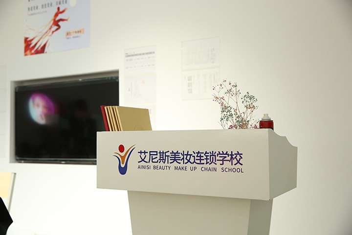 学习进度慢黑心教育艾尼斯美妆学院帮我三个月从工厂女工变时尚化妆师