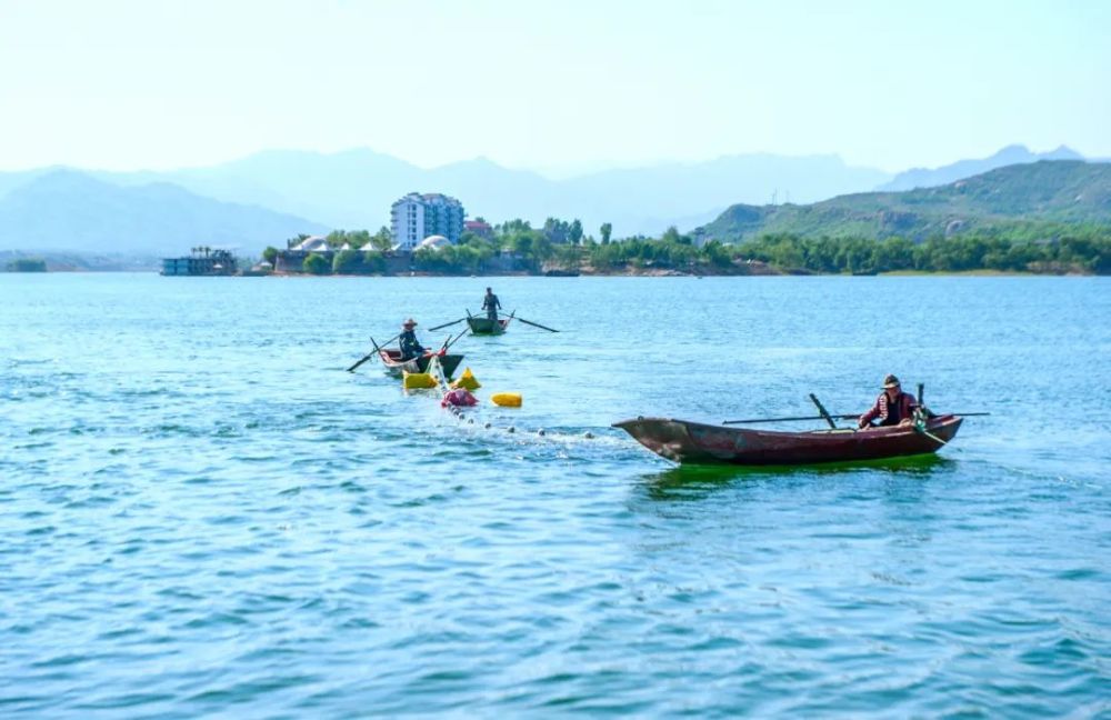 《横山岭水库》黄旭摄《横山湖畔的追思》石超峰摄编辑:罗雕灵寿县融