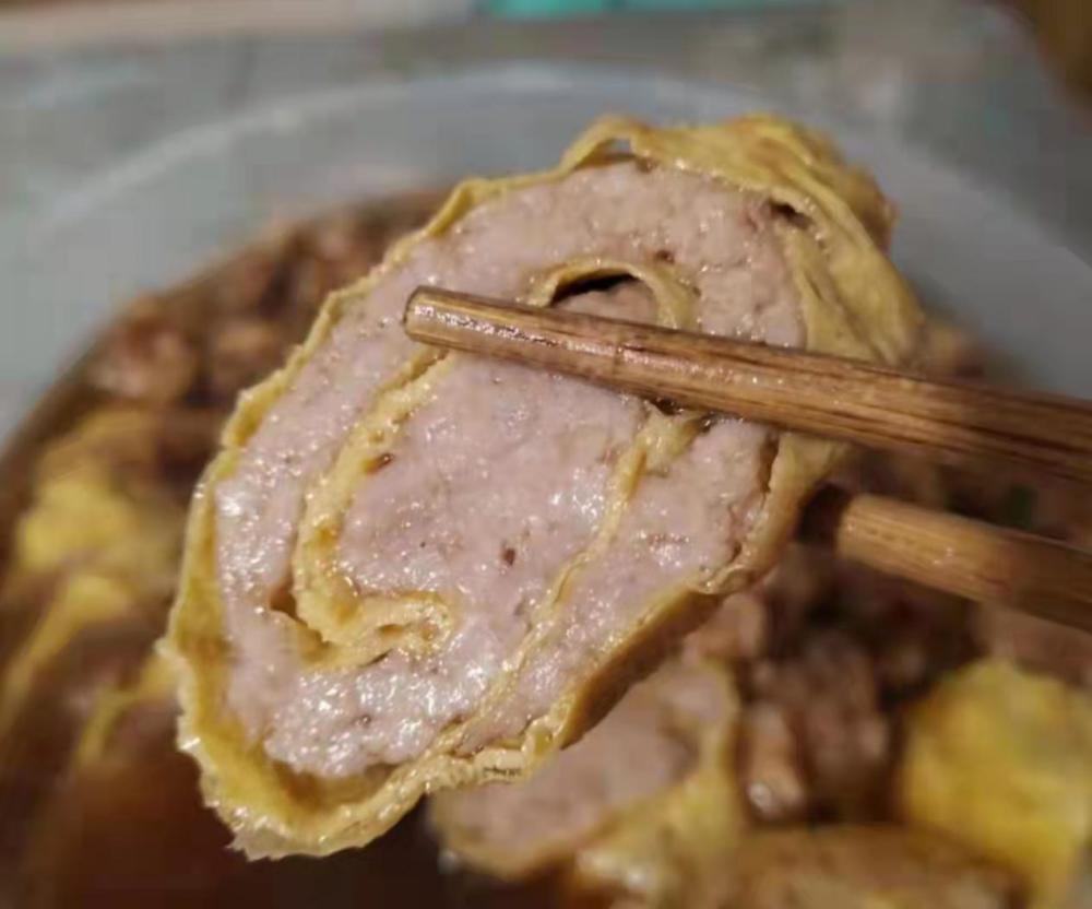 遵义特色美食怪噜笼笼鲊全是肉顾客来用餐还以为走进了咖啡店