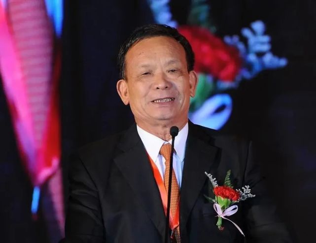 与高调的曹德旺相比,李贤义和信义玻璃一直都非常低调,默默打造自己的