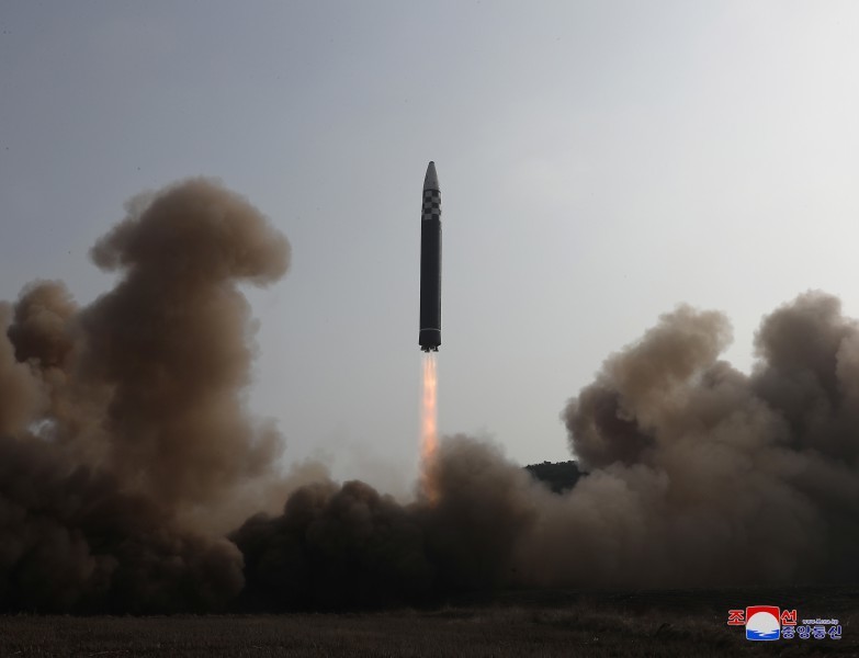 朝鲜成功试射“火星炮-17”洲际弹道导弹，金正恩现场指导国泰航空电话值机
