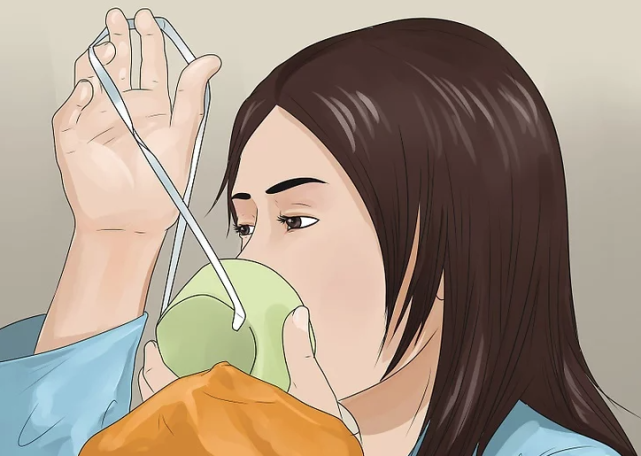 先佩戴好自己的氧气面罩保持防撞姿势防撞姿势是当飞机紧急迫降于陆地