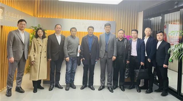 湖南省犯罪学研究会会长王燕飞一行莅临君荣律师事务所走访调研