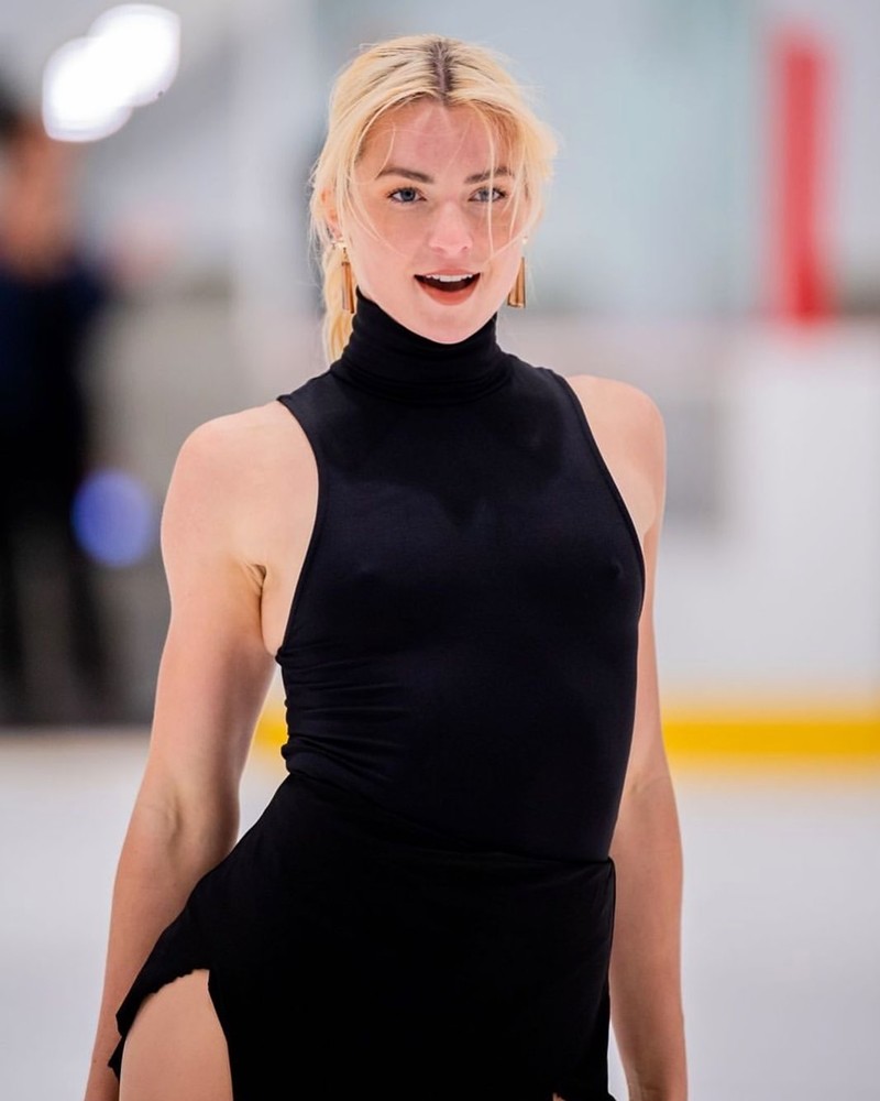 表演滑健身操组合西班牙花滑女神奥利维娅健美身材金发碧眼