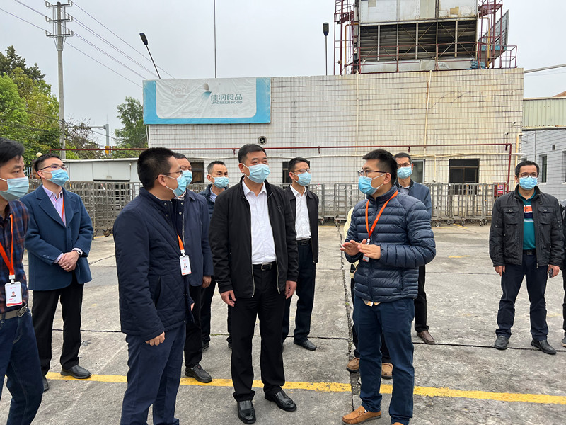 陈哲江一行先后来到广东明基水产集团有限公司,新兴县云翰食品有限
