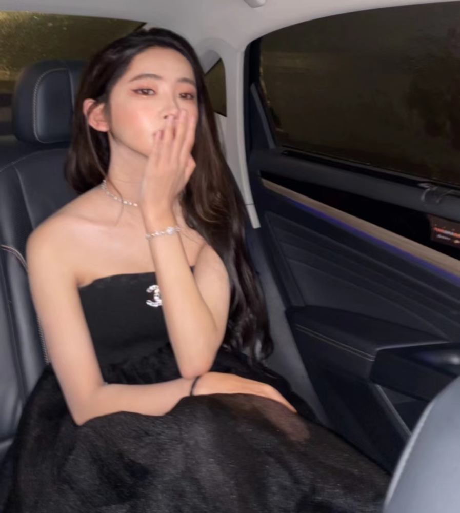 李由晒手术照自证变性,坦言术后难熬曾精神崩溃,不被理解反遭骂