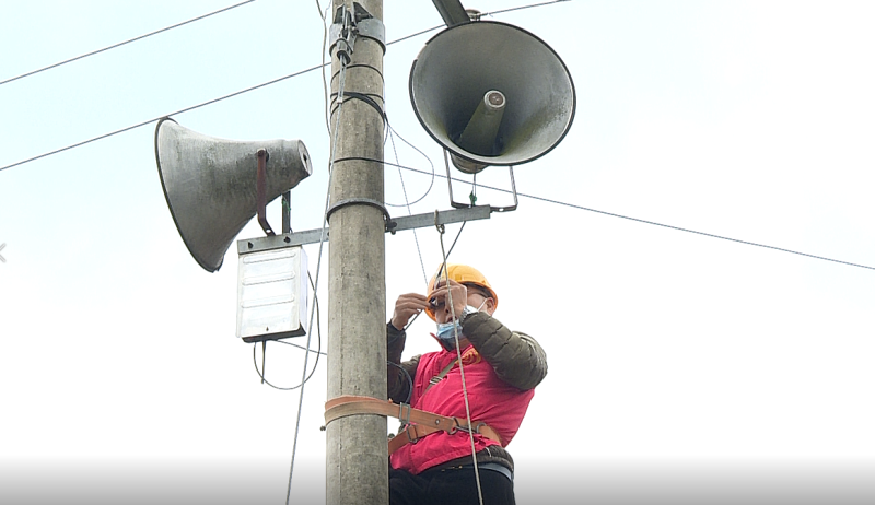 喇叭里又重新传出了县融媒体中心精