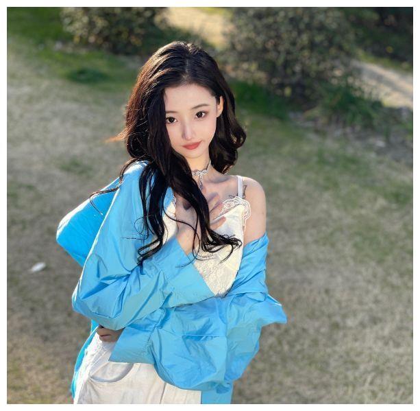 刘美丽曝都美竹整容照,躺病床上身体虚弱,曾说过自己是纯天然