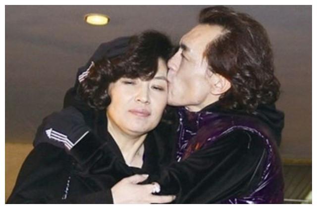 李咏妻子哈文:丈夫病逝后坚持不改嫁,还定期给公婆生活费