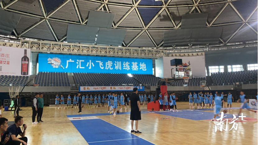 广东教育援疆助这群篮球少年走进飞虎训练营
