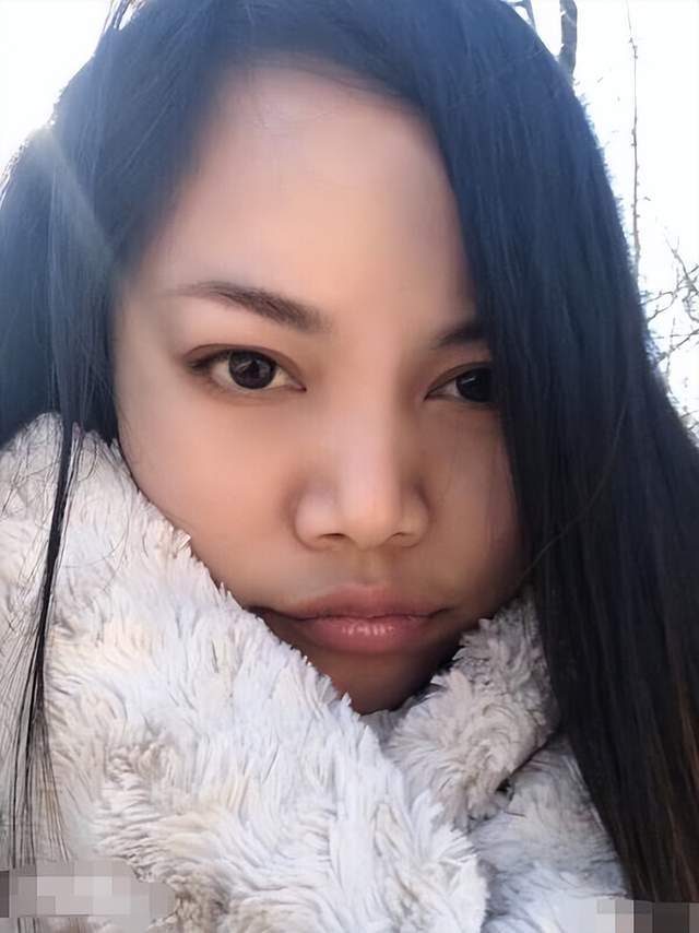 初代网红罗玉凤拿美国绿卡碰中国瓷网友她现在回来就是顶流