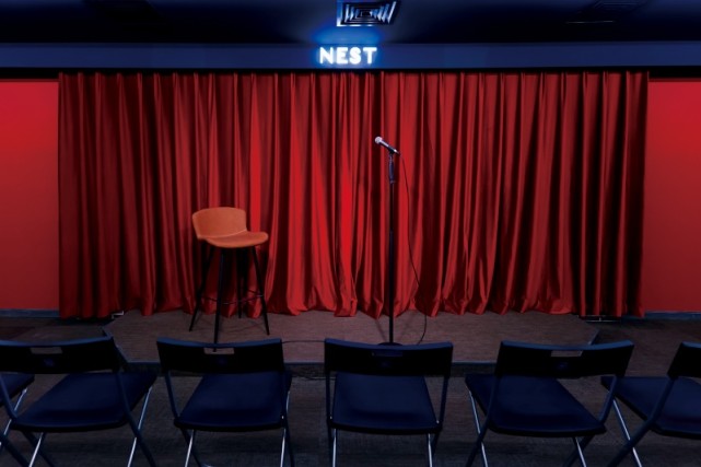 蓬勃的与隐秘的线下脱口秀发展故事