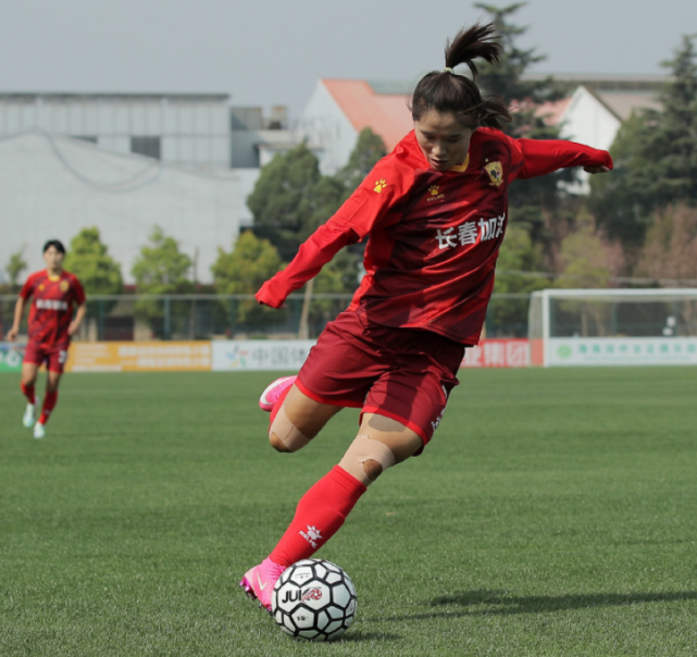 长春女足卫冕全国冠军,26岁前国脚戴帽,上演梅西式过人