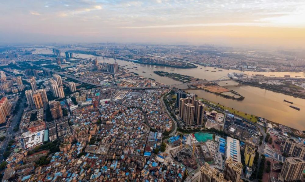 拆神细鹏摄与石溪项目不同的是,白云小坪项目与荔湾海南村项目似乎