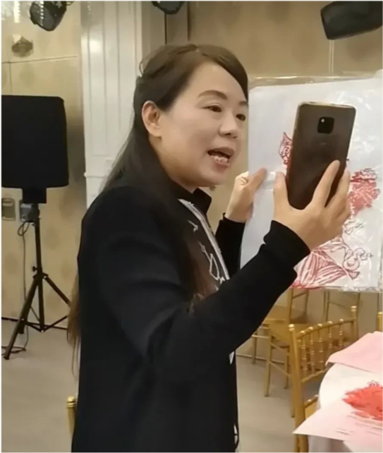 许敏姚爸很心酸,许妈和奇奇悦悦视频互动,看着有些心酸,本该在自己