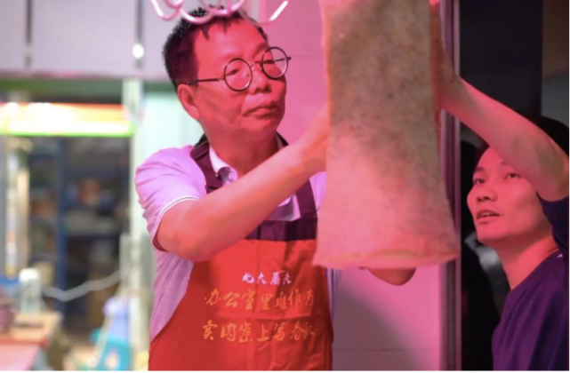 乱象|作家卖菜:好一个大型智力浪费现场|李佳琦|新东方|六神磊磊