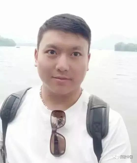 关于曲作者毛世华,贵州人,先后师从著名女高音歌唱家匡亚新教授,四川