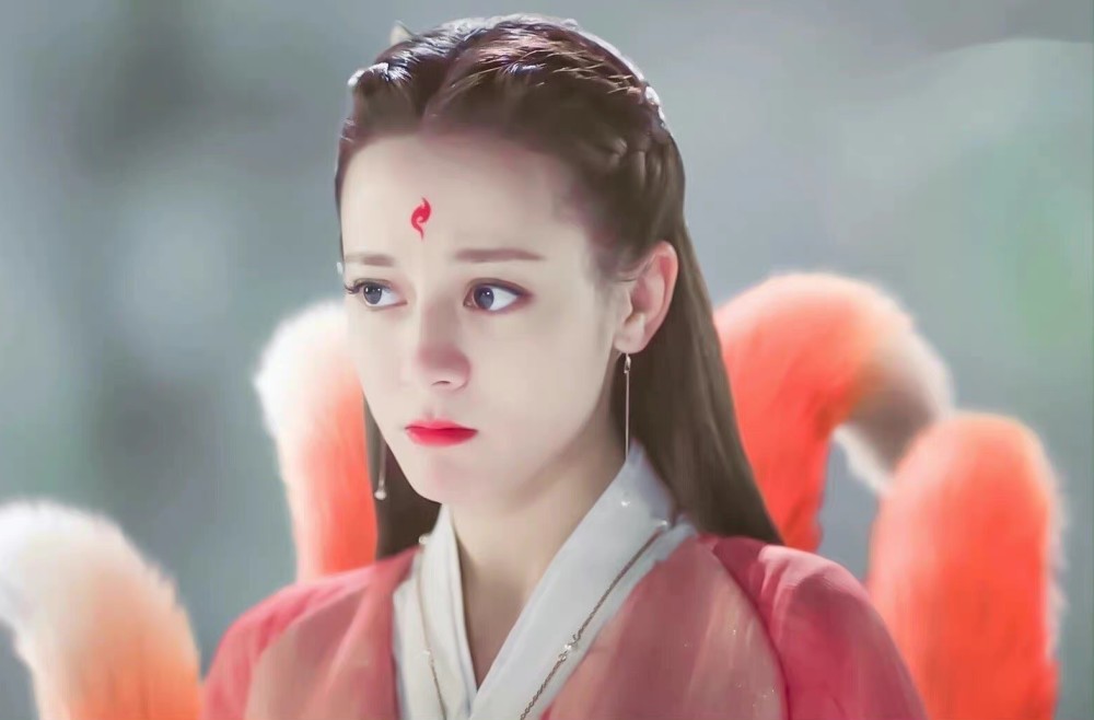 热巴再现九尾狐造型又美又飒,自己参与设计动作_腾讯新闻