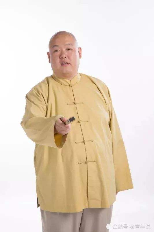 王玥波在德云社大火之时选择离开,还有另一个重要原因,就是连丽如曾与