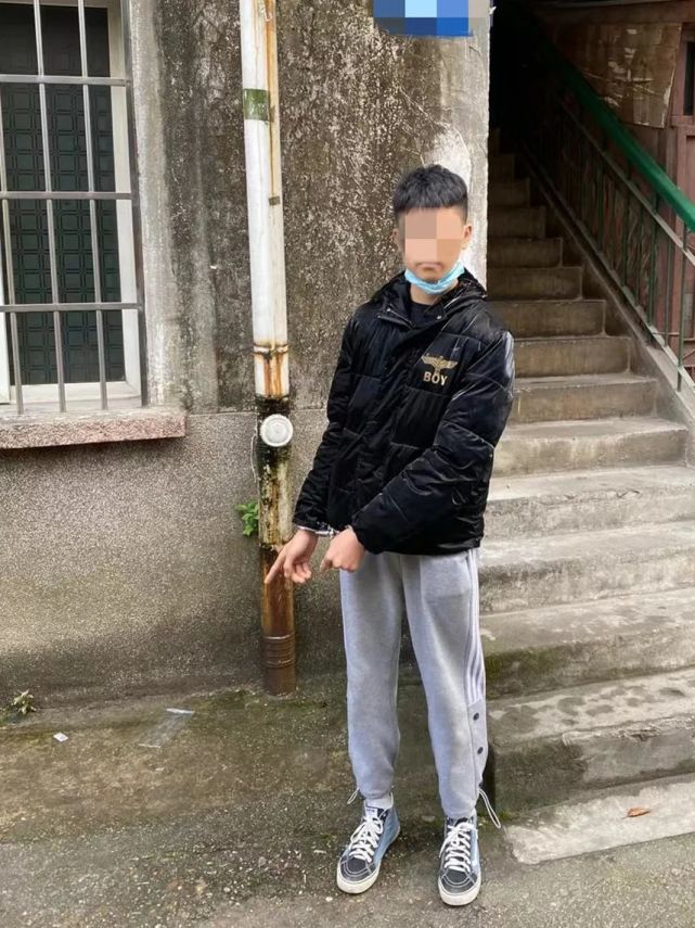 民警通过巡逻排查抓获2名偷车贼