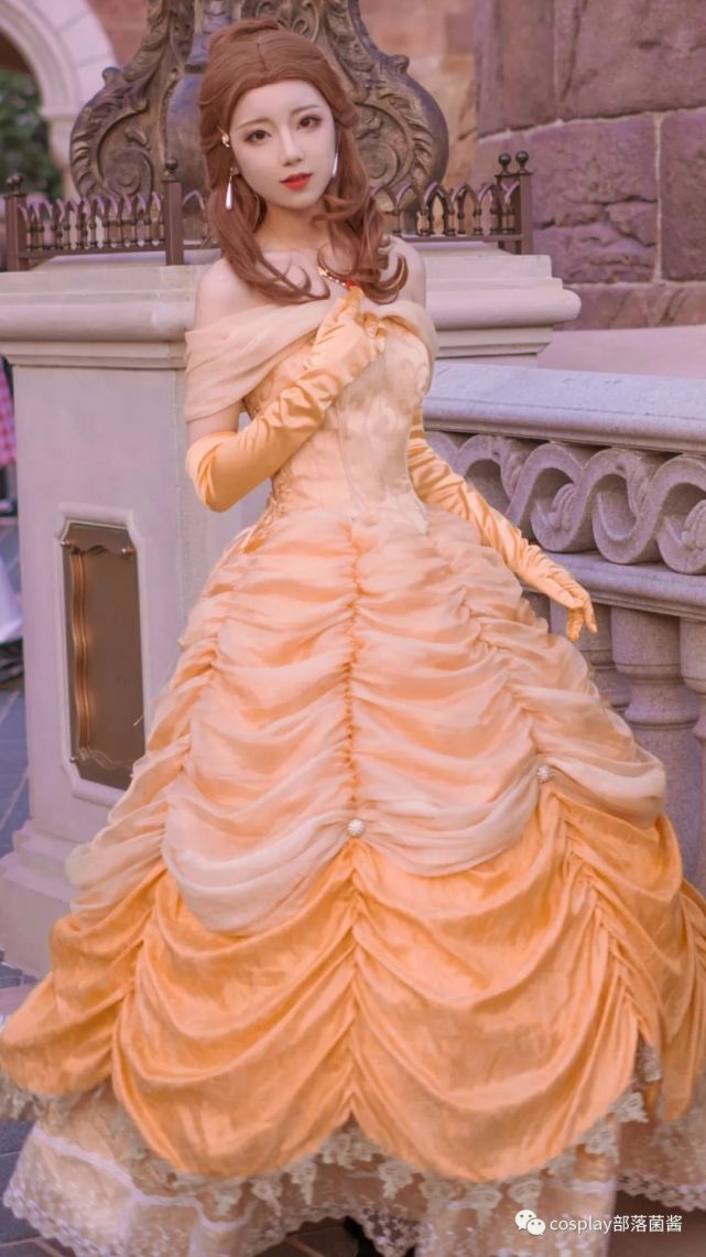 cos:万圣节期间在迪士尼cos了贝儿公主|贝儿公主|cosplay|迪士尼