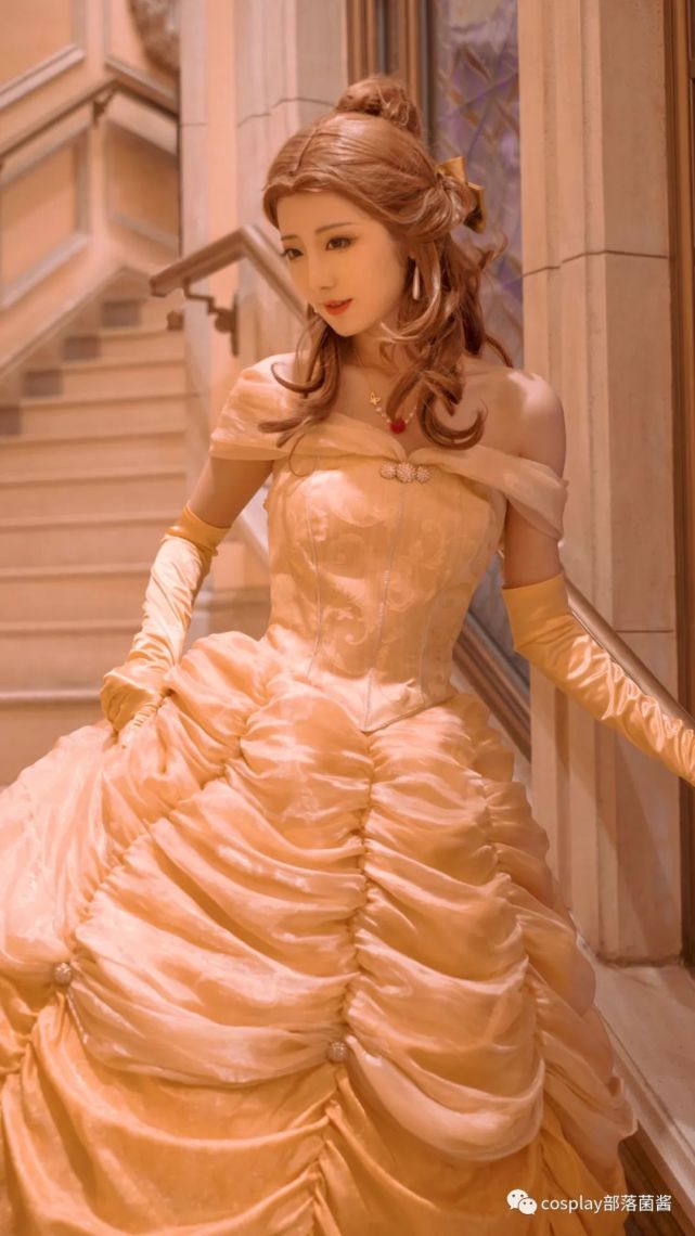 cos:万圣节期间在迪士尼cos了贝儿公主