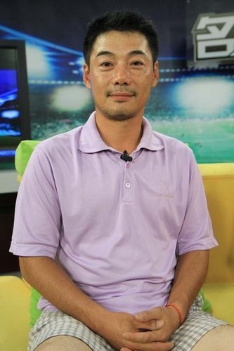 但名宿邓乐军却称:国足精神有改观,但脑子得拐弯了