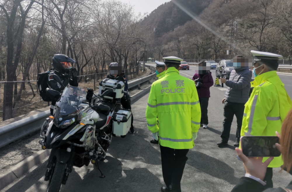 首个扫墓高峰日，北京高速公路交警严查违法占用应急车道广西梁胜利调查一案