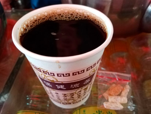 广东人自制的冰广式凉茶有多好喝?奇特的配方对健康有影响吗?