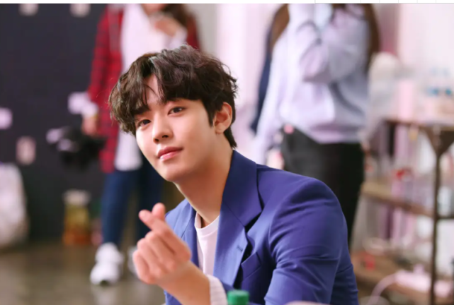 安孝燮《社内相亲》双重造型显魅力!被曝即将出演韩版《想见你》