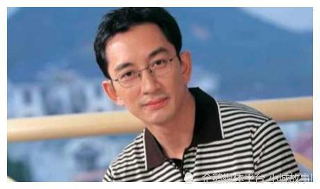 张无忌扮演者吴启华情史曝光与小15岁女星车上激情互啄