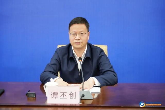 谭丕创主持召开东兴市疫情防控工作会议