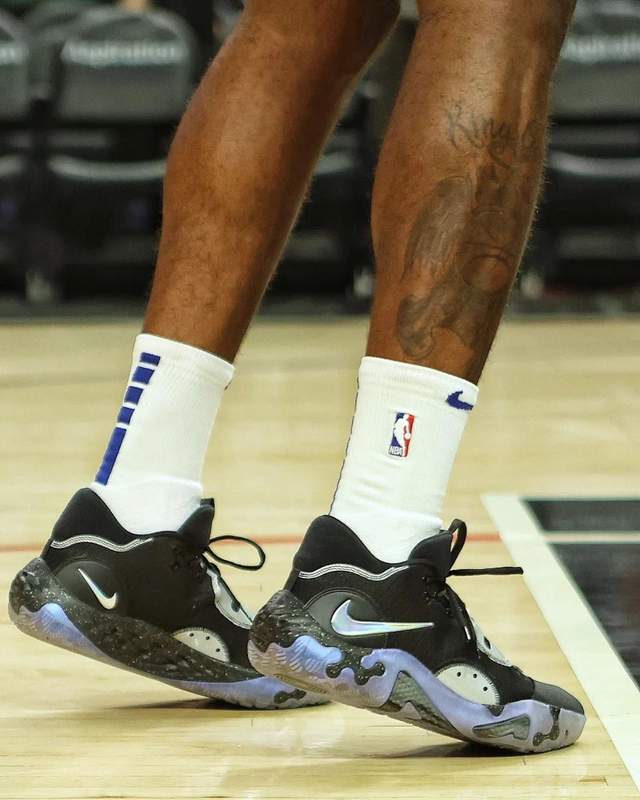 nba球员上脚:塔克穿aj12佩顿配色,杜兰特的kd15来了!