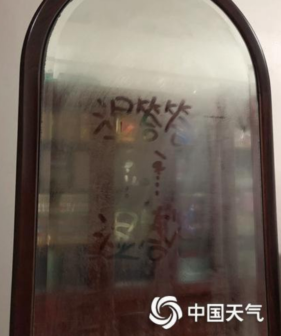 南方人回南天在玻璃上写字的"快乐",北方人永远不懂