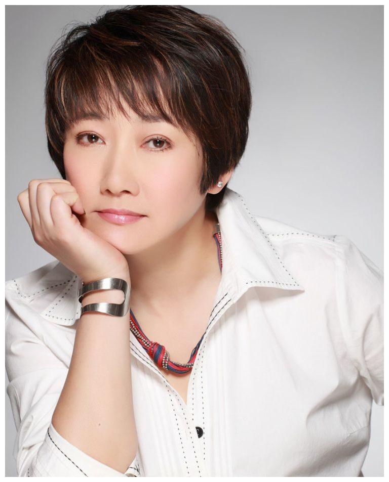 成方圆一生无儿无女前夫王刚60岁老来得子她61岁有了烦心事