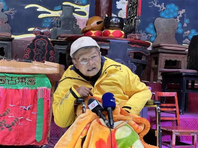 【特别关注】年逾九旬的宣科又出现在公众视野里,这次是为了他的书房