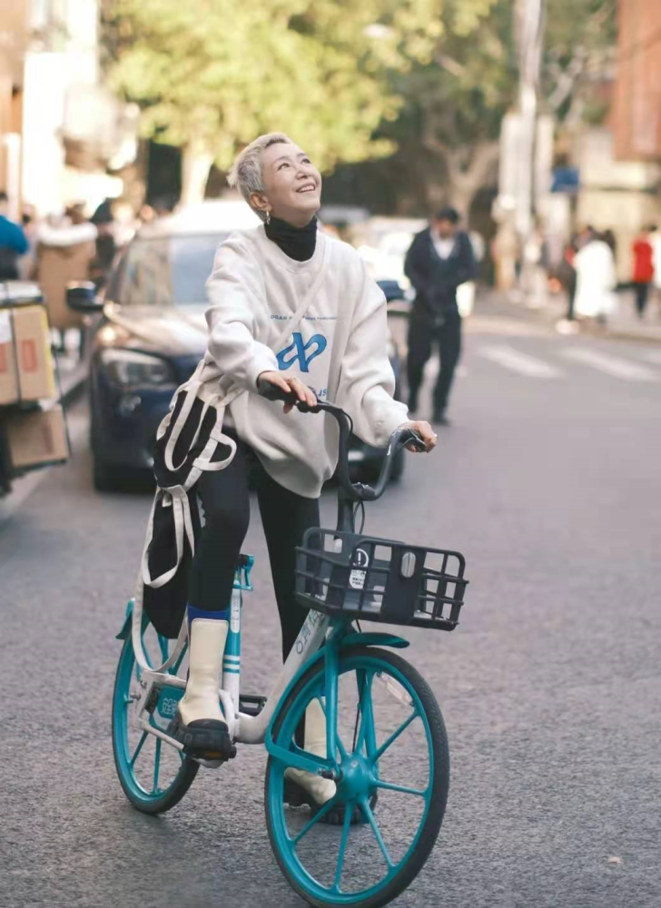上海奶奶们也太会穿了吧，打扮清爽接地气，竟比90后女生还时尚网上直播课排名