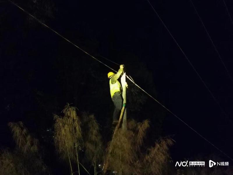 东航空难附近听到巨响后报警的人：留在当地协助通信保障救援新手怎么制作短视频教程