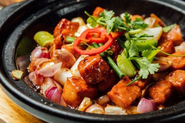 啫啫雪花牛肉粒广东人"煲"罗万象,美味食材皆可啫!