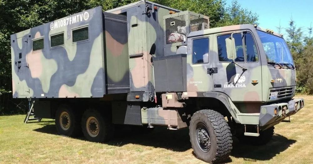 穿越无人区利器曾经的6x6军用卡车如今变身越野露营房车