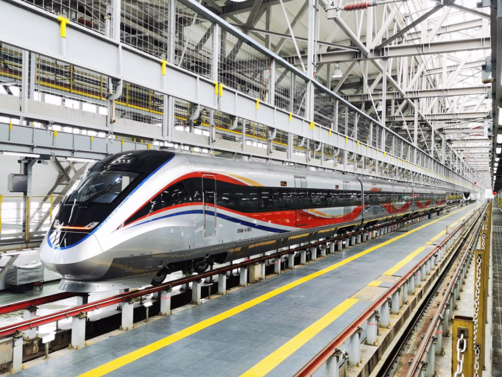 趟次,每日开行趟次达到28趟,比开通初期(3月30日-4月7日)每天增加11趟