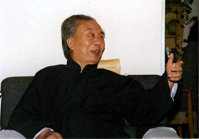 艾青以死相逼抱得美人归妻子人老珠黄再次离婚第二年再娶娇妻