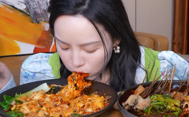 6w粉丝的网红"小贝饿了"翻车?网友:越来越奇葩