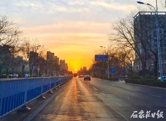 石家庄和平路出现美丽的悬日