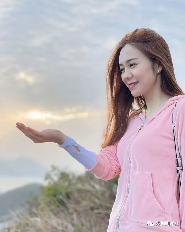 其中她在《爱回家》饰演"威龙潘金莲"江慧乔(anita)一角,受到不少观众