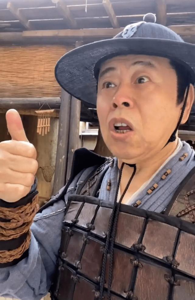 潘长江又来了!劝嘎子不要理会外界舆论,声称别人越骂自己越得瑟