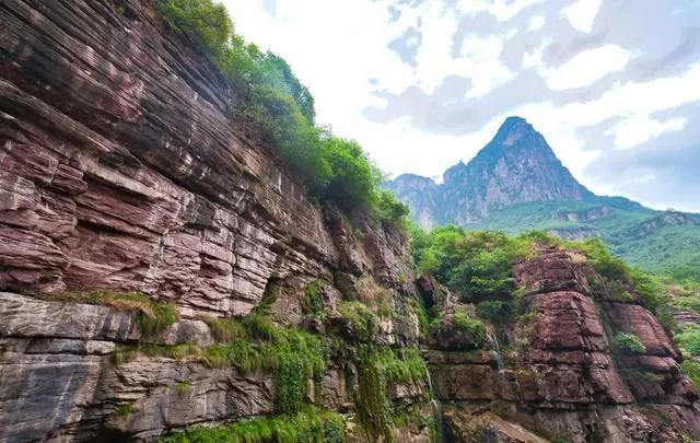 云台山是全球首批世界地质公园,国家级风景名胜区,首批国家5a级旅游