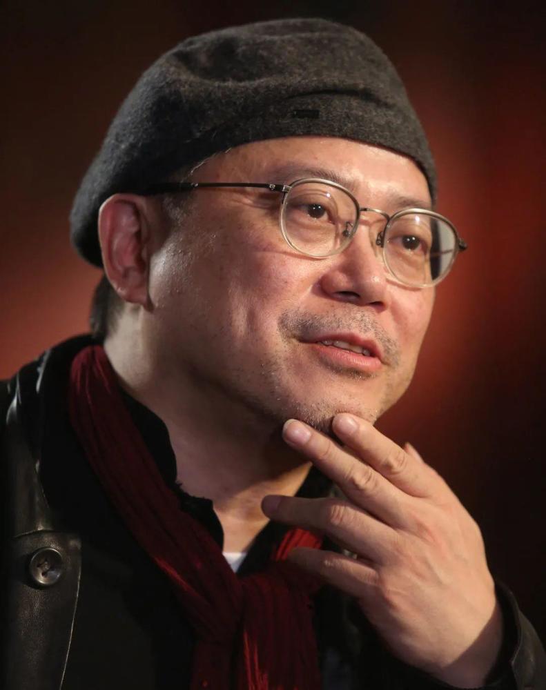 1986年,19岁的叶锦添从香港理工学院高级摄影专业毕业,因受到徐克赏识