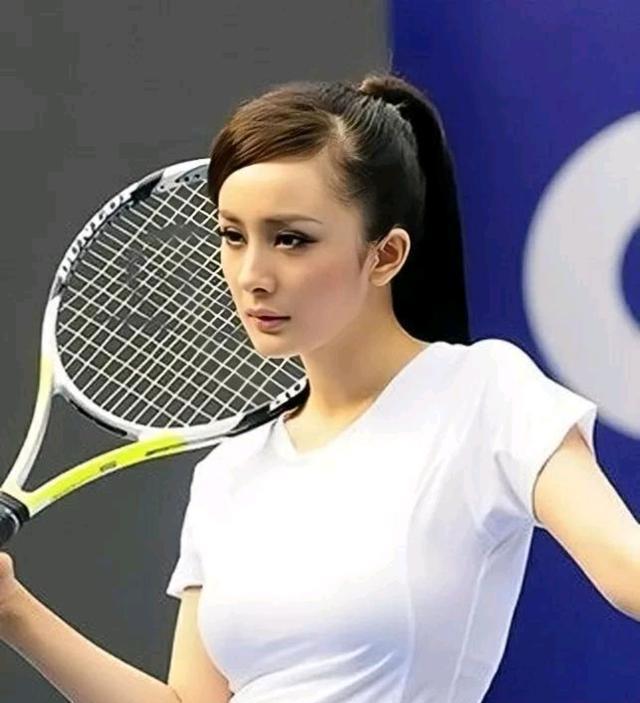 杨幂早年网球照:身材比例完美,拥有"黄金切割点"